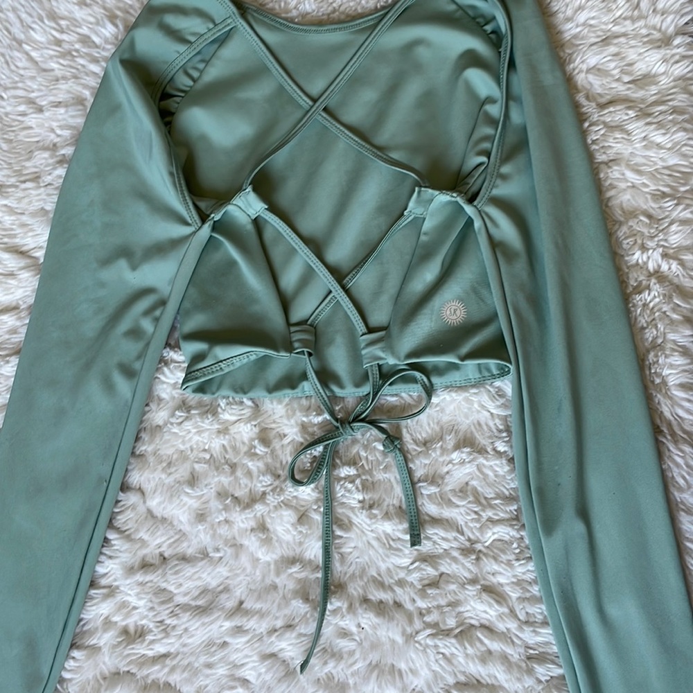 Sommer ray open back long sleeve top